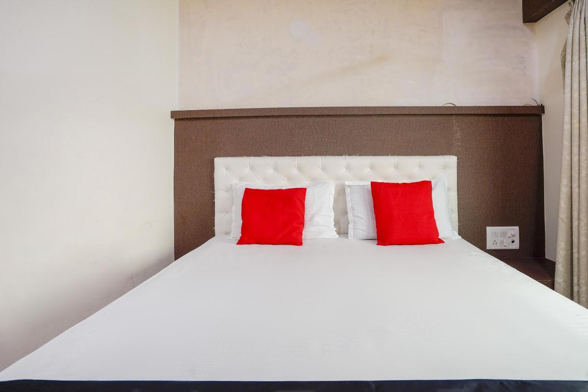 CAPITAL O74962 Hotel Sapna Mira-Bhayandar Esterno foto
